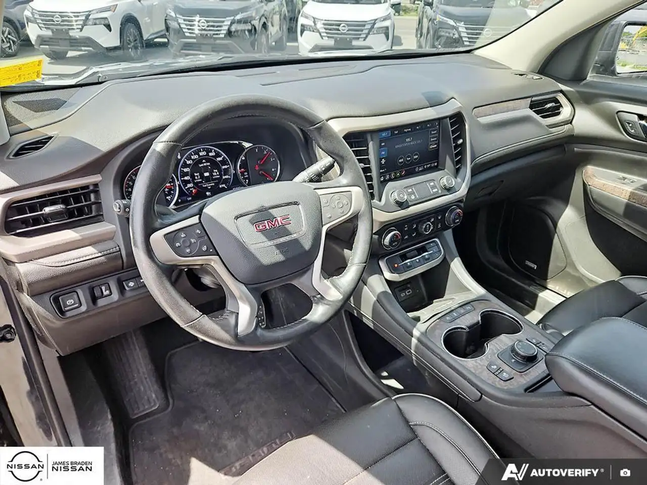 GMC Acadia снимка GMC Acadia