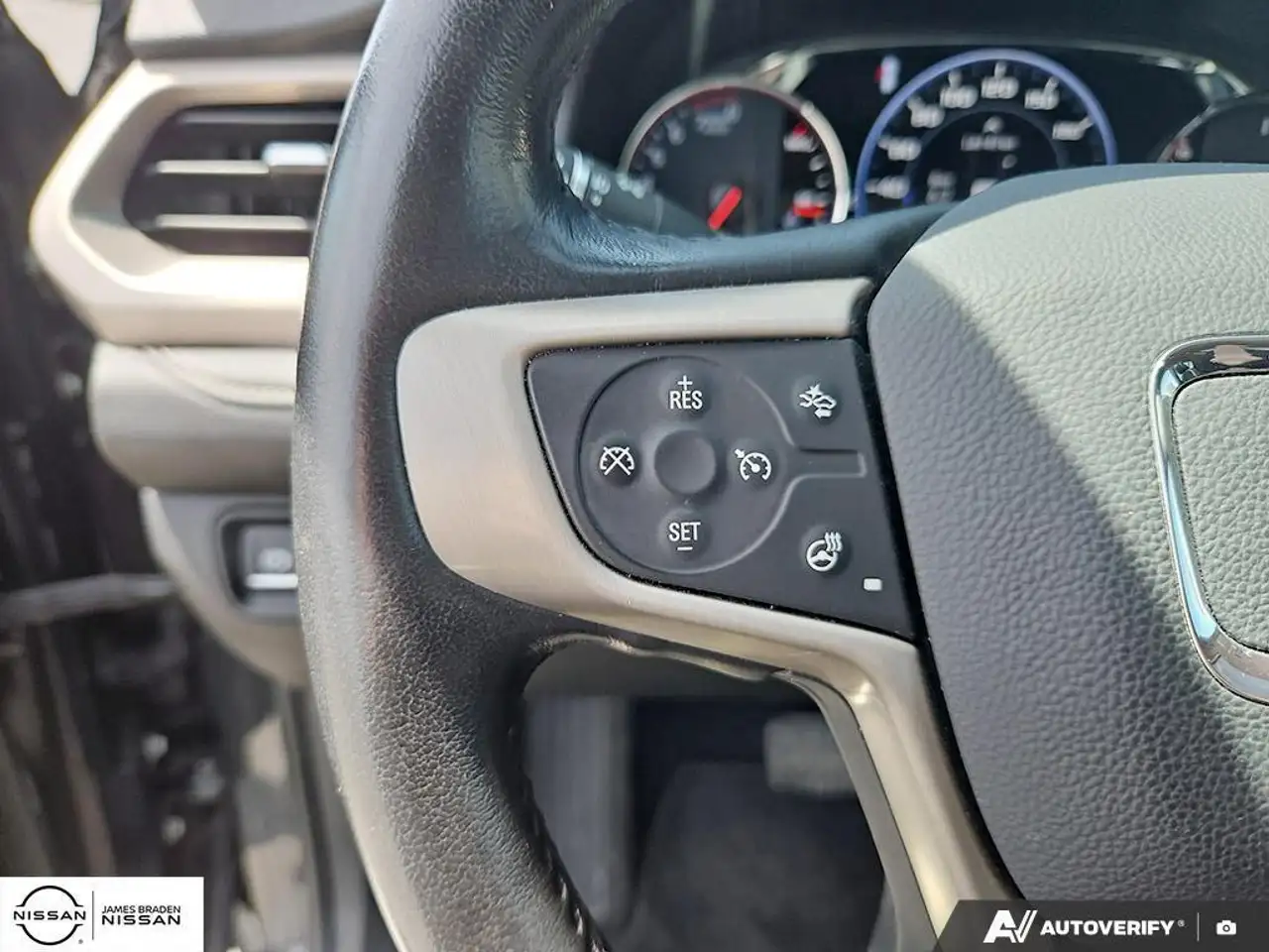 GMC Acadia снимка GMC Acadia