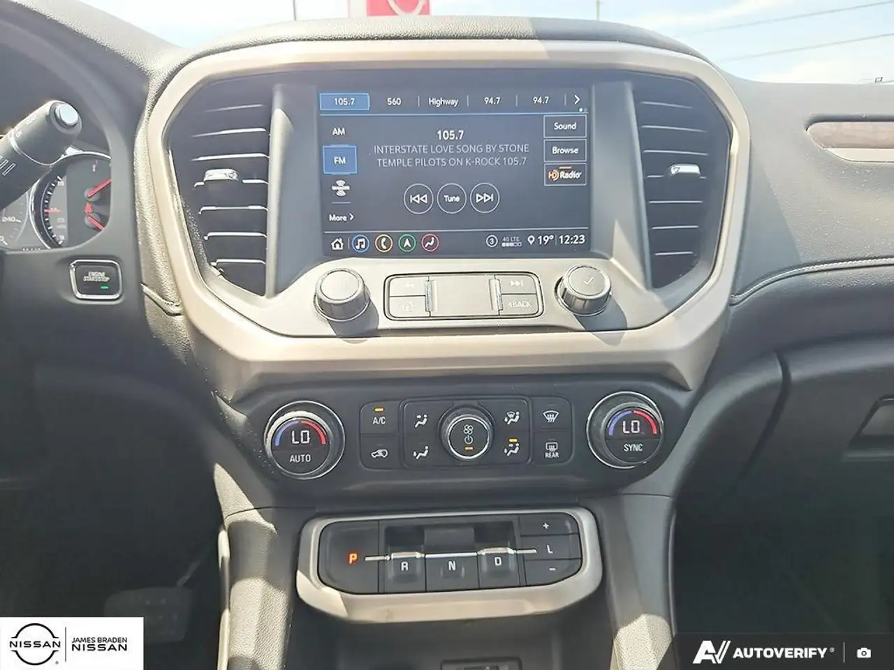 GMC Acadia снимка GMC Acadia