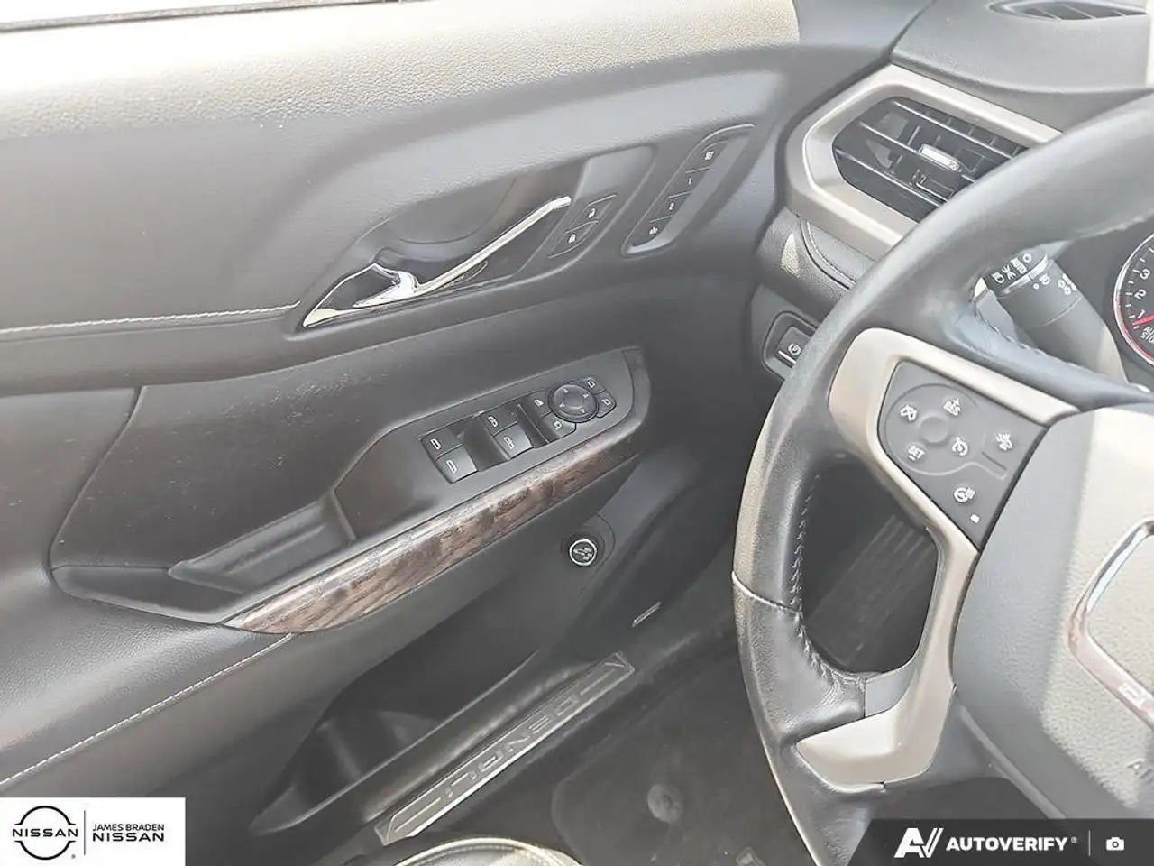 GMC Acadia снимка GMC Acadia