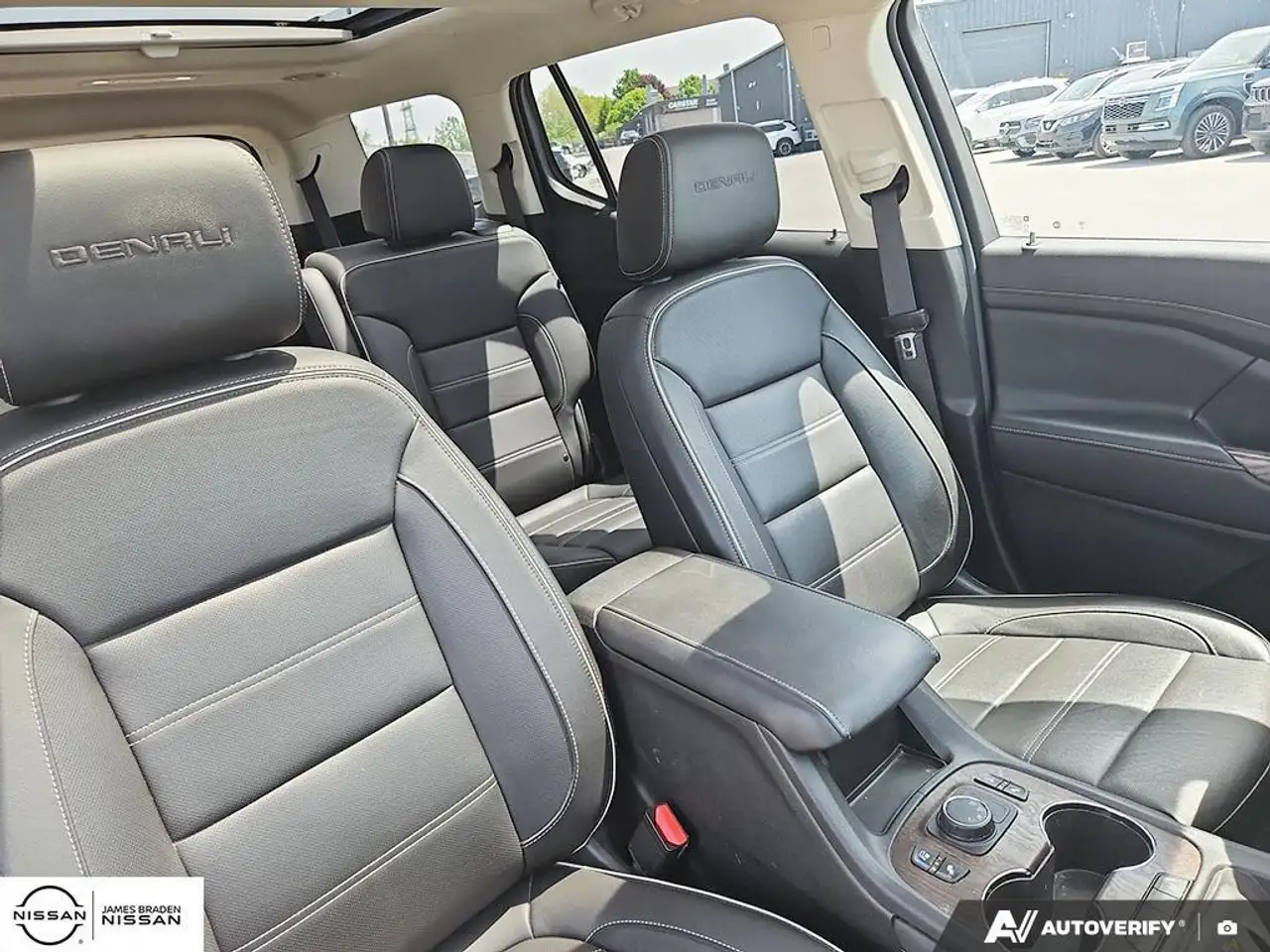 GMC Acadia снимка GMC Acadia