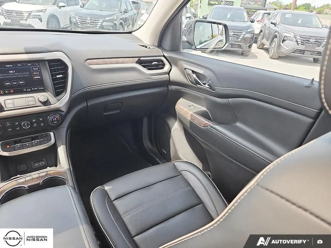 GMC Acadia снимка GMC Acadia