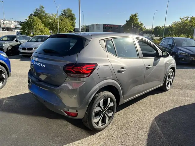 Dacia Sandero view 4