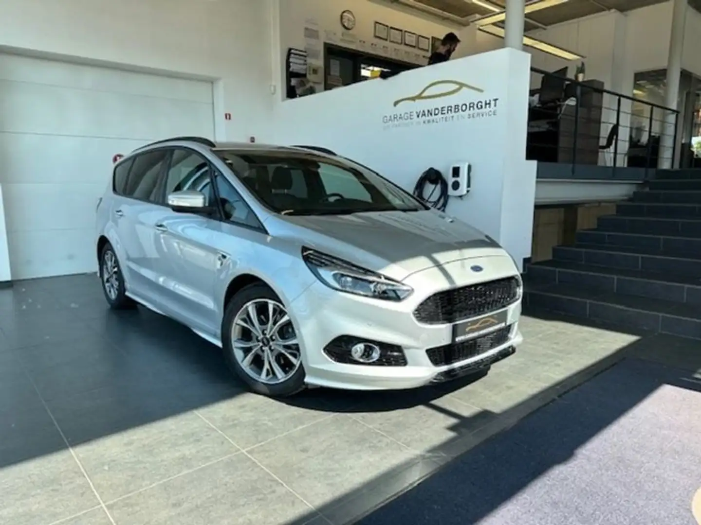 Ford S-Max ST LINE 165PK BENZINE 7 ZIT MET SLECHTS 53000KM Zilver - 1