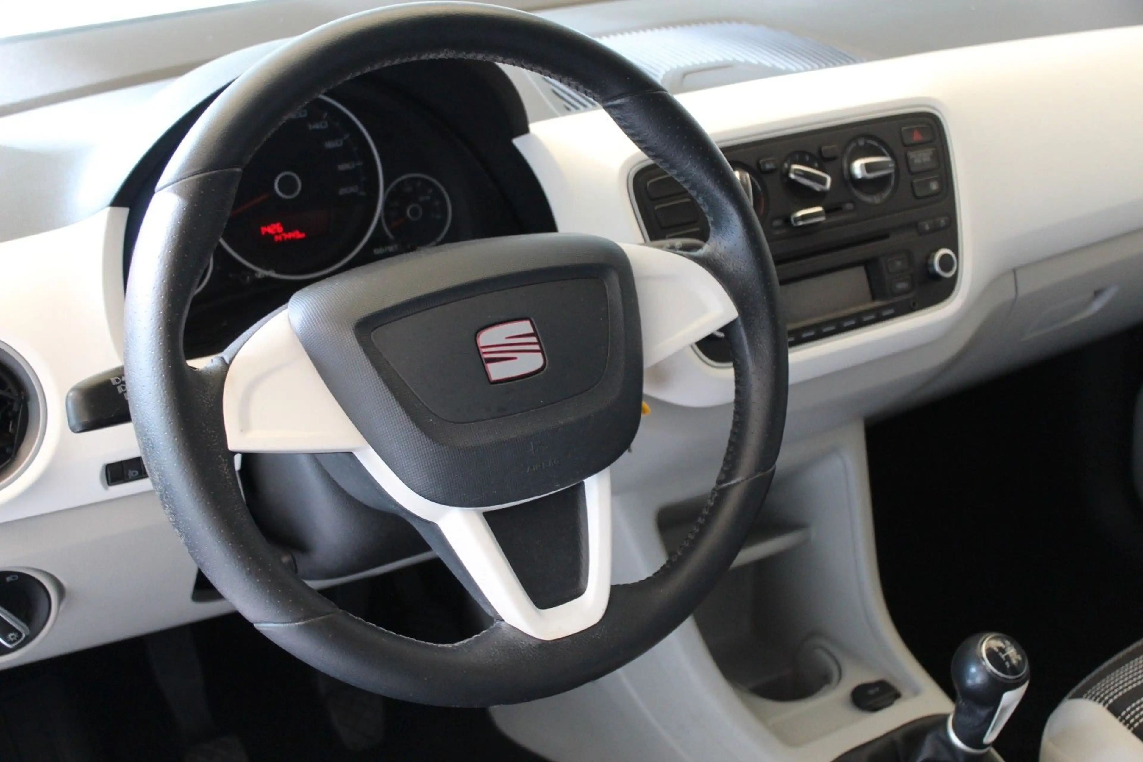 SEAT Mii Style Salsa — photo 13