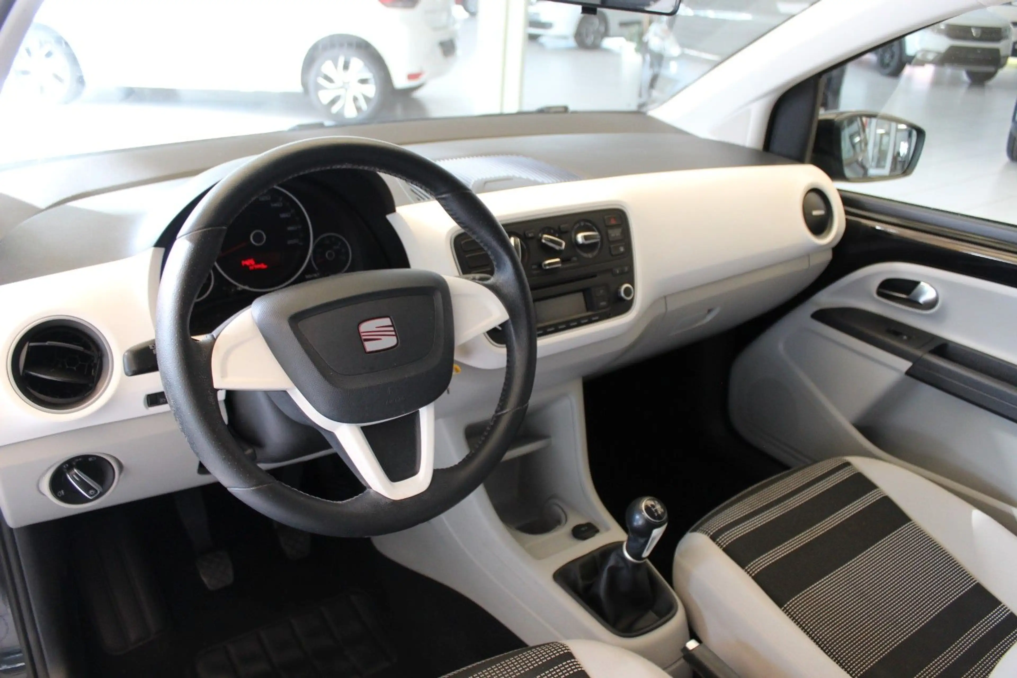 SEAT Mii Style Salsa — photo 12
