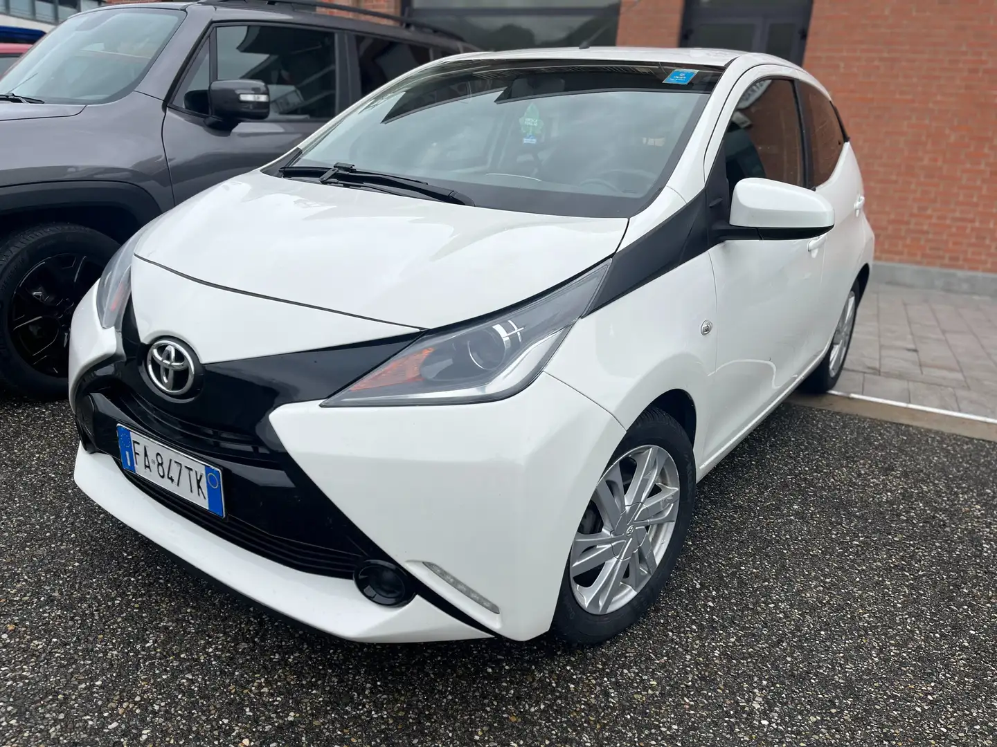 Toyota Aygo Aygo II 2015 5p 1.0 Bianco - 1