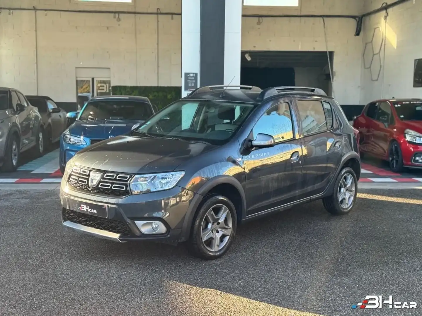 Dacia Sandero STEPWAY 1.0 TCE 100cv / SUIVI FULL Grau - 1