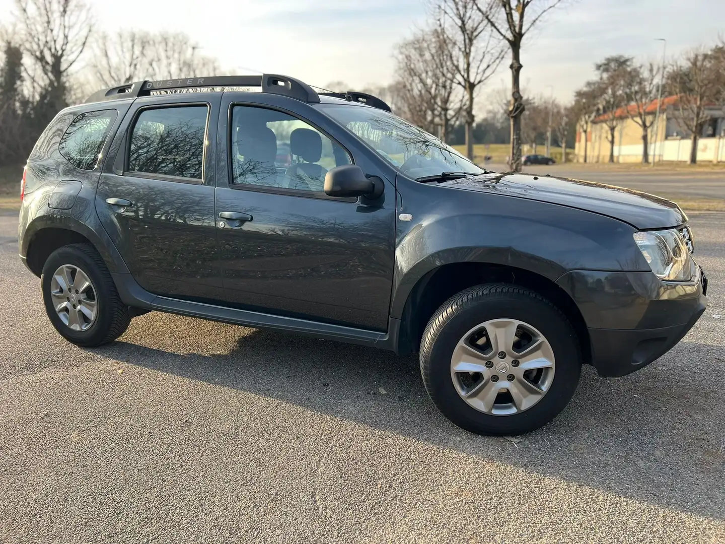 Dacia Duster 1.5 dci Ambiance 4x2 s siva - 2
