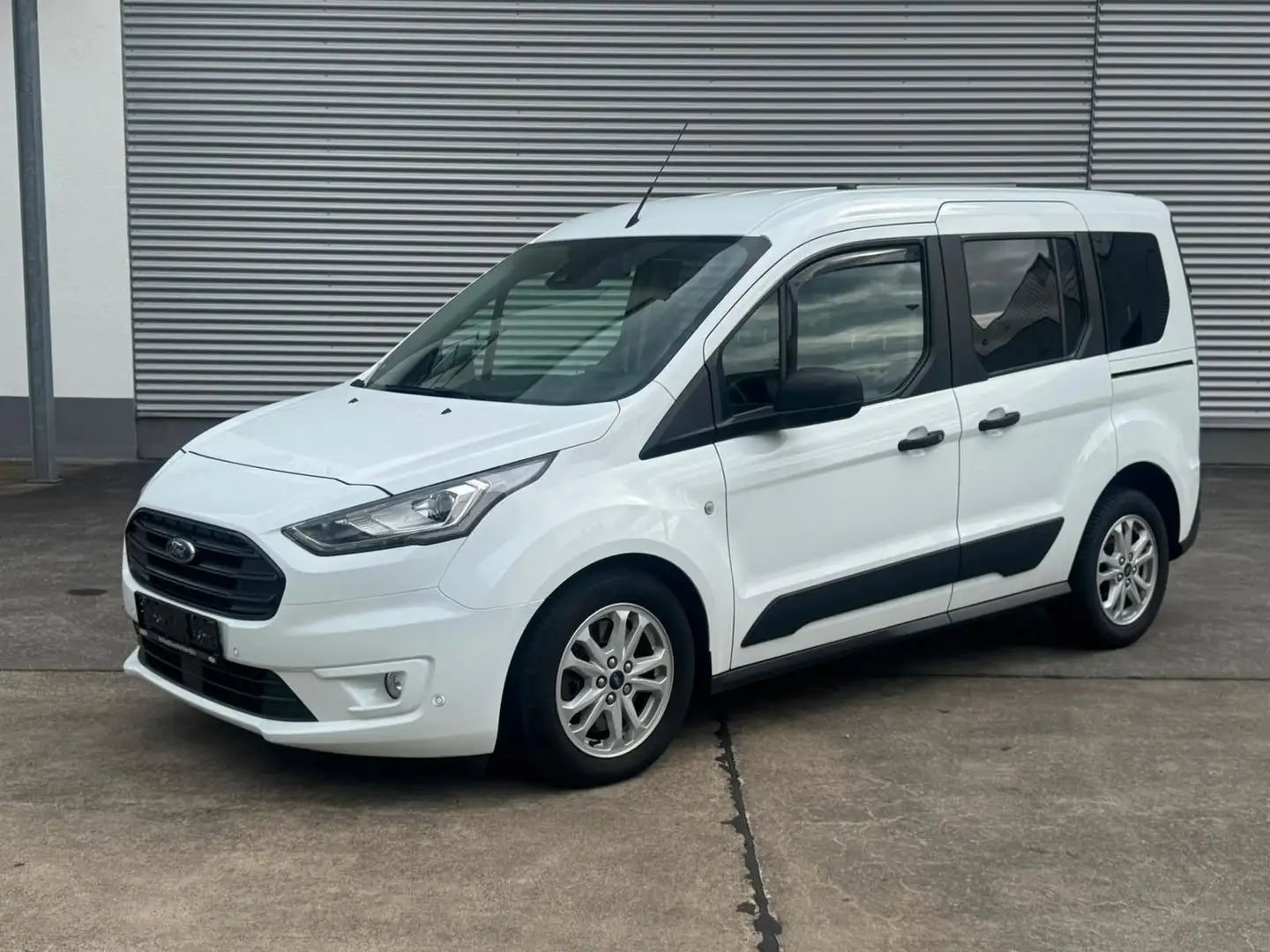 Ford Transit Connect Automatik Weiß - 1