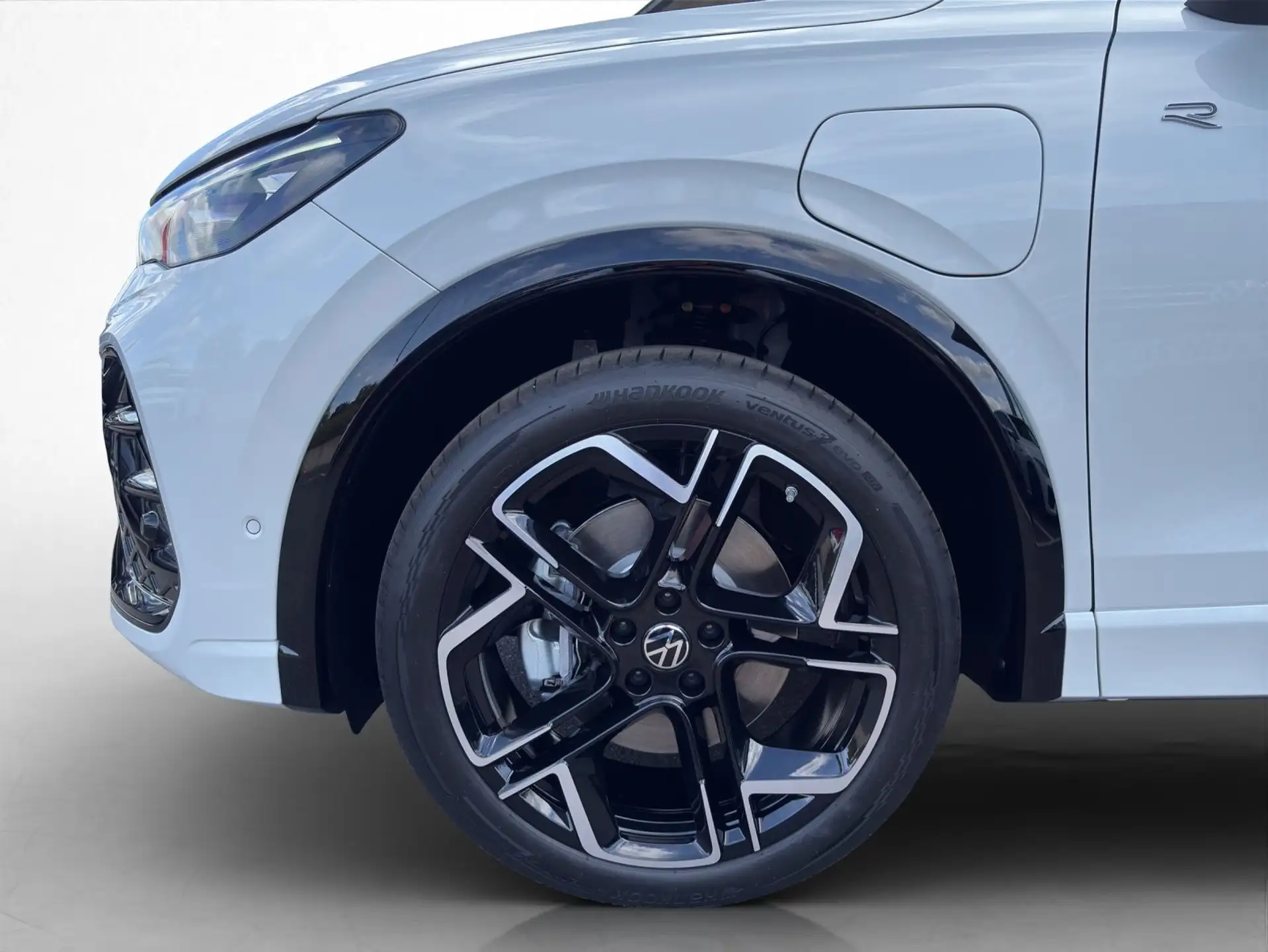 폭스바겐 Volkswagen Tiguan 1.5 eHybrid 2026 흰색 사진 4