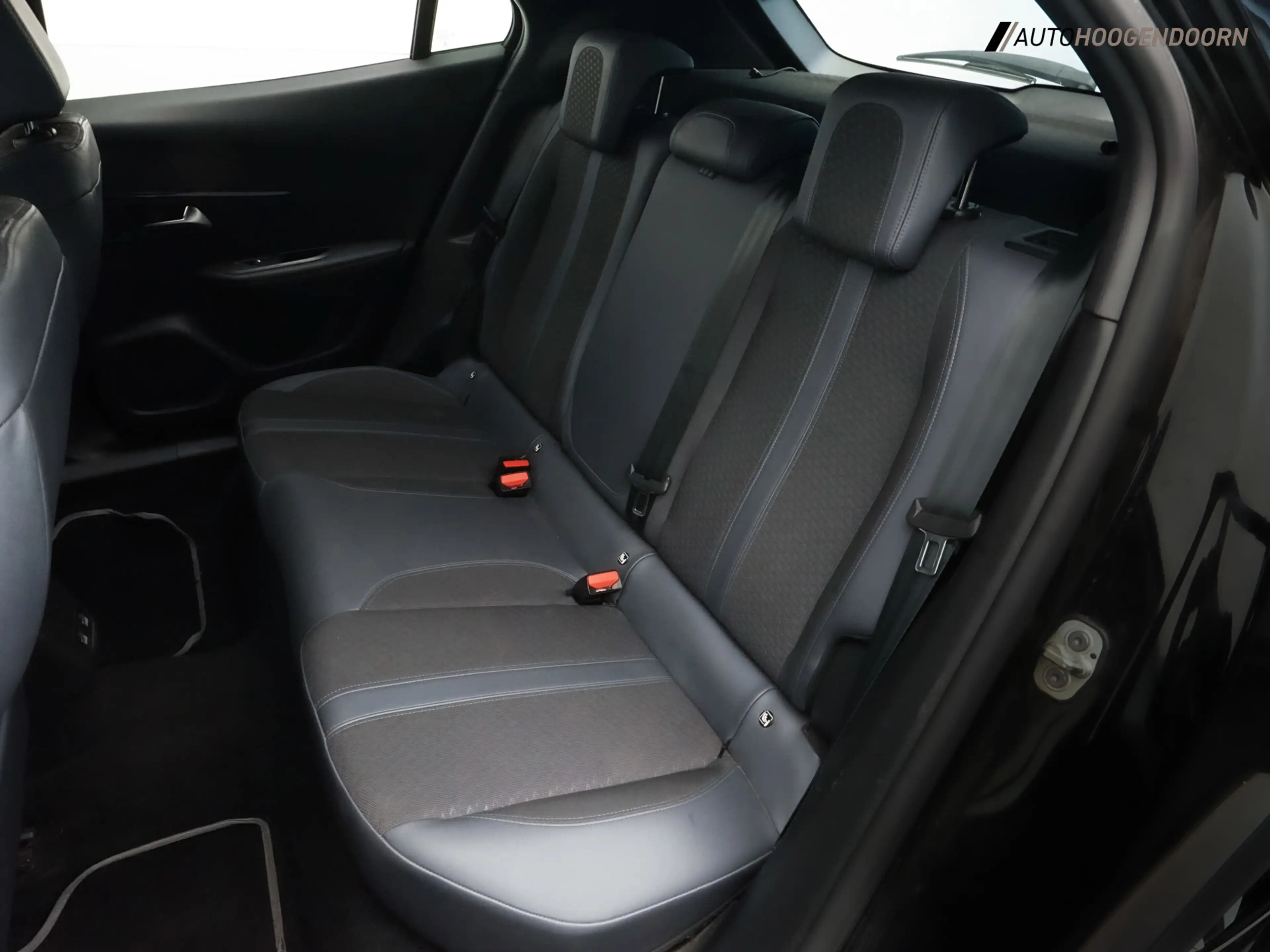 Peugeot e-2008 EV Allure 50 kWh Sport SOH 90% (APPLE CARPLAY,LED, — photo 12