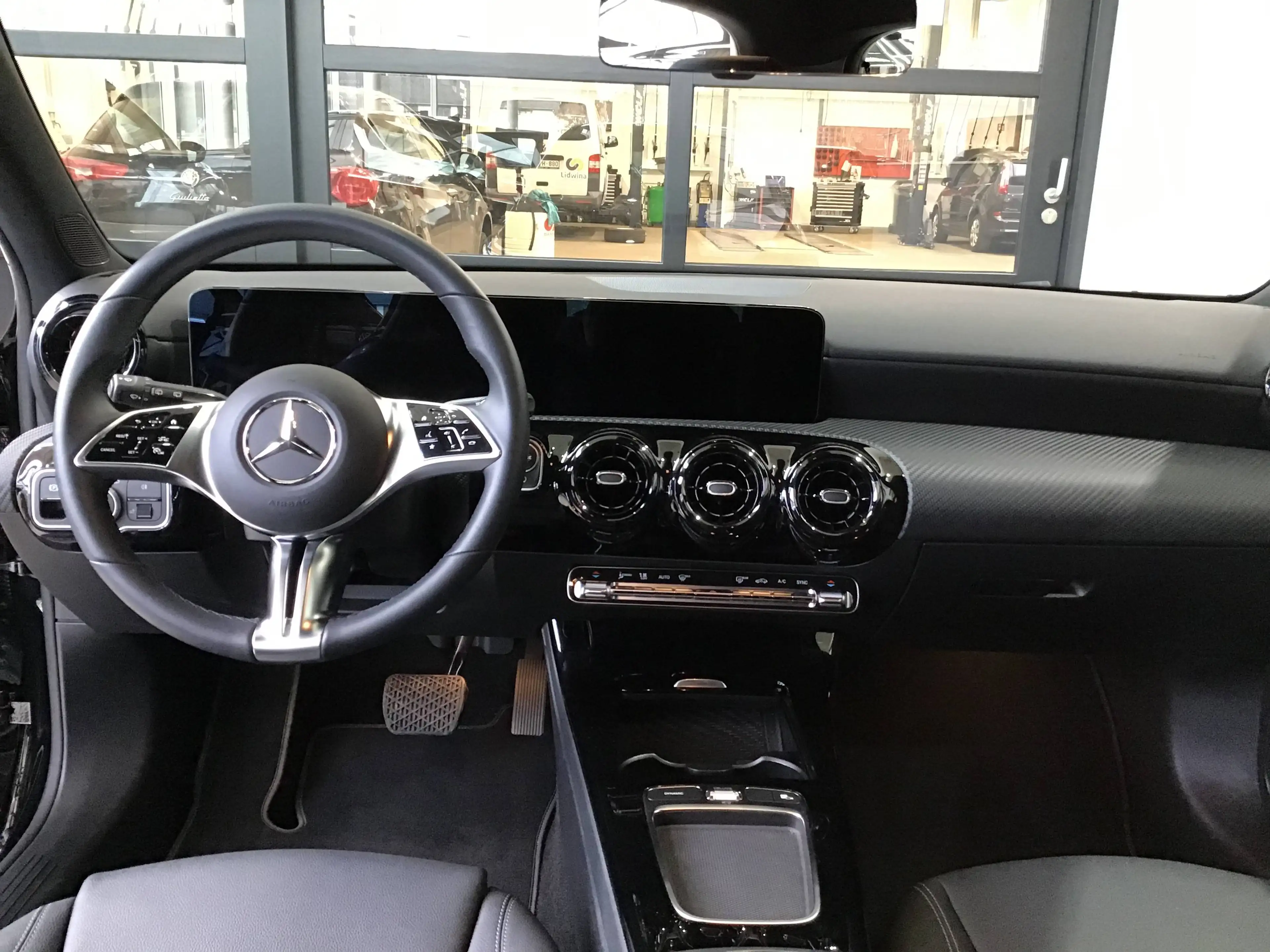 Mercedes-Benz A 180 A 180 MHEV Automaat | Camera | Zetelverwarming | Navigatie — photo 11