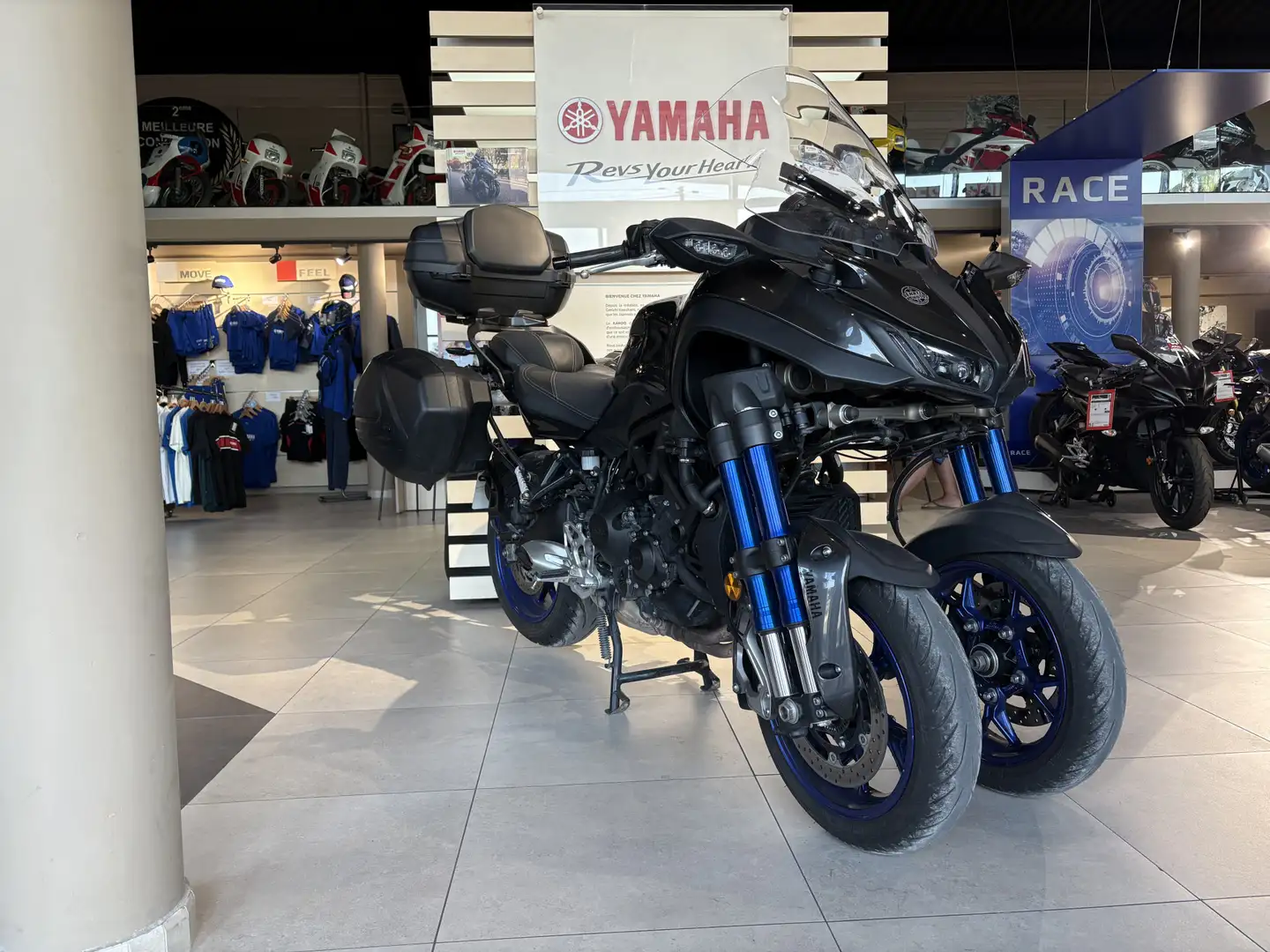 Yamaha Niken Gris - 2