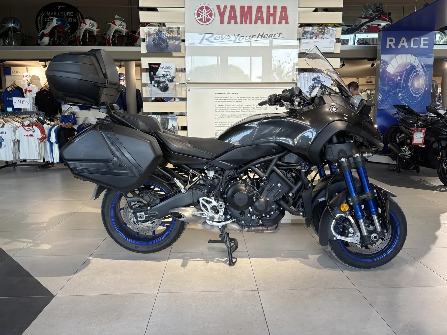 Yamaha Niken Gris - 1