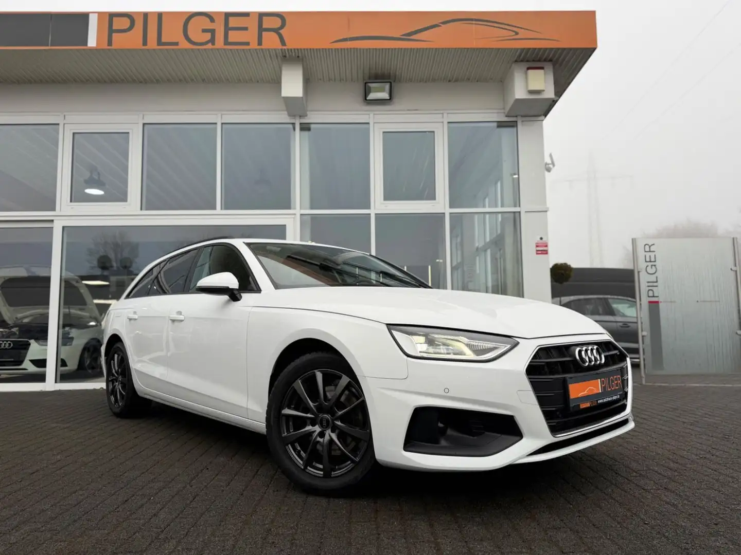 Audi A4 Avant 35 TFSI*LED*Temp*Pdc*Klima*Bt*Automatik Weiß - 1
