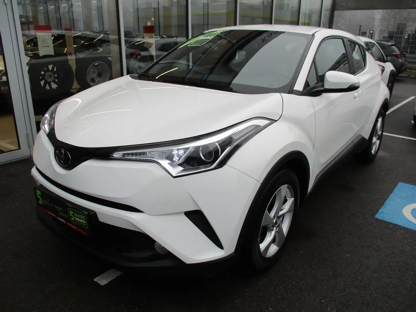 Toyota C-HR 1.2T C-ENTER Weiß - 2