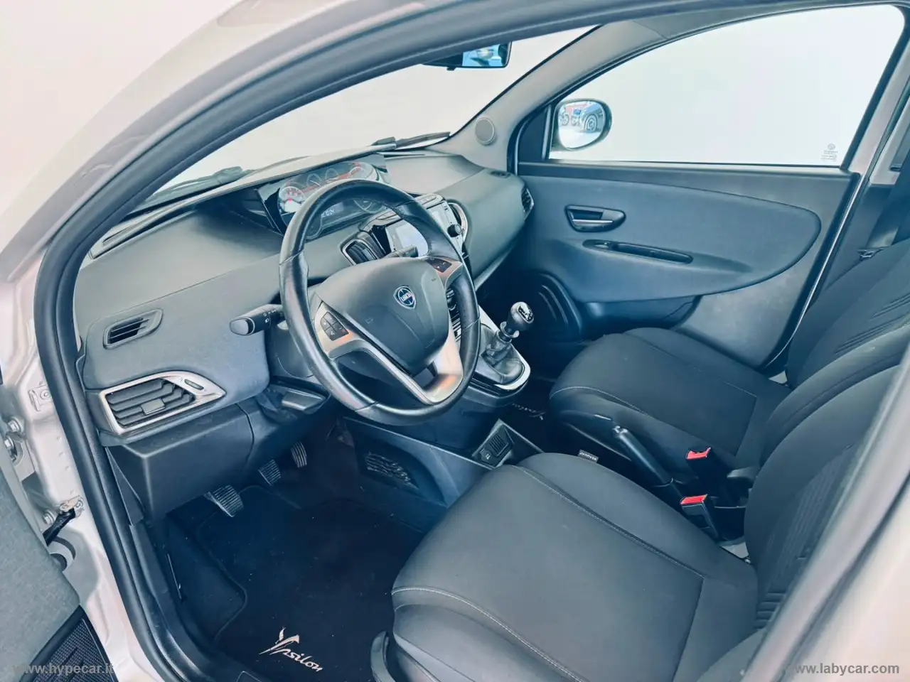 Lancia Ypsilon 2021 — фото 12