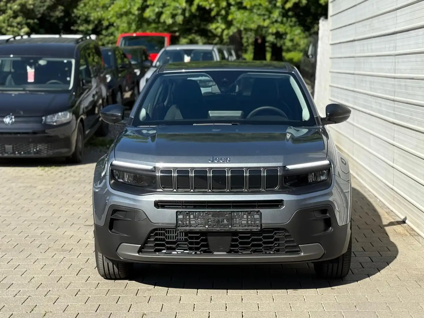Jeep Avenger Longitude 1.2 e-HYBRID DCT Android Auto*SHZ*PDC... Grau - 1