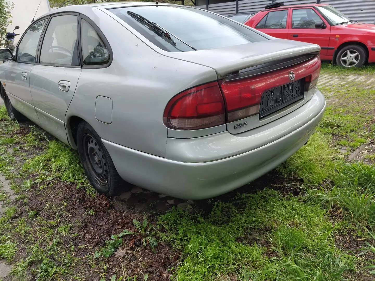 Mazda 626 2,0 i Hatchback srebrna - 2