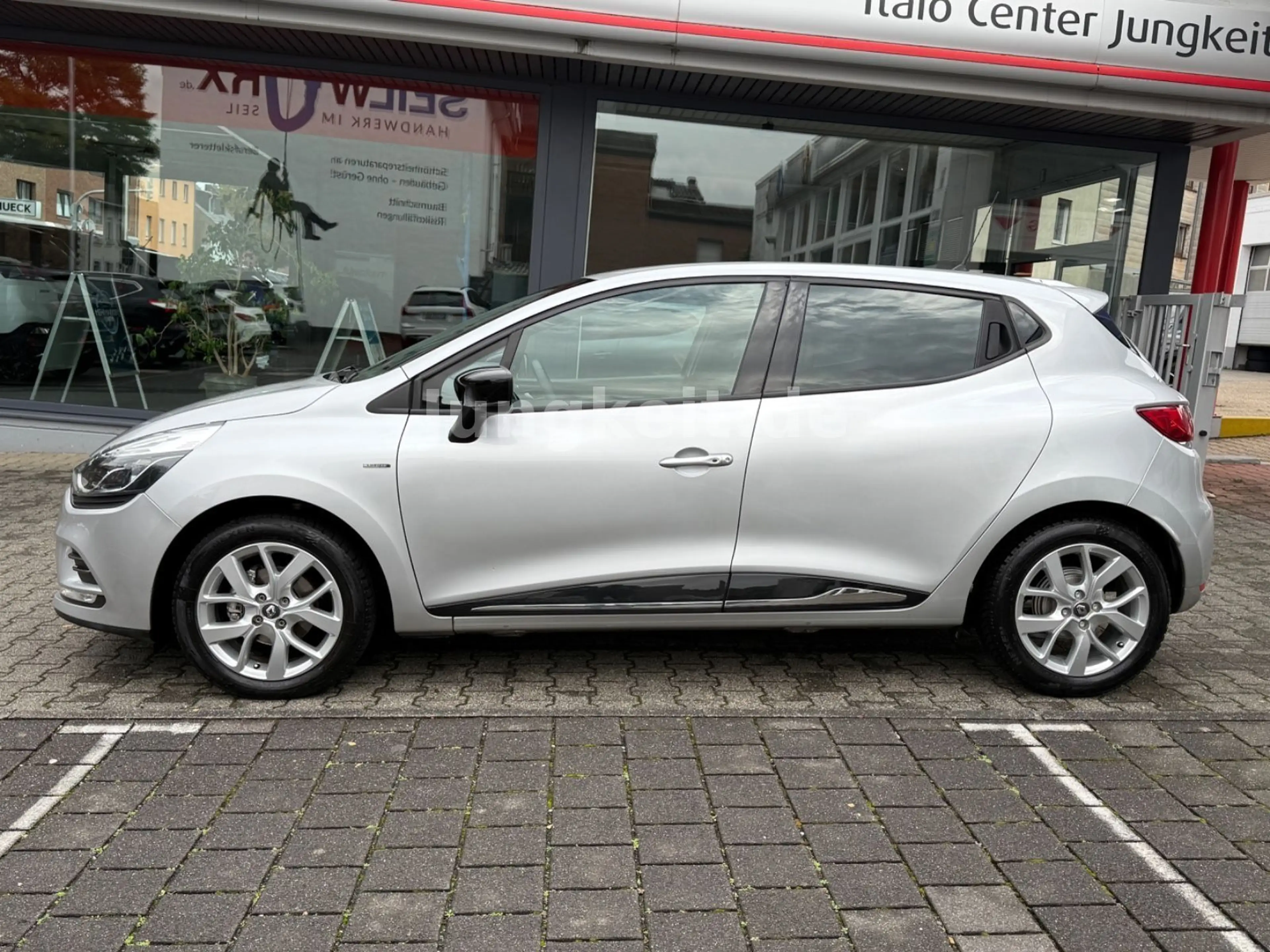Renault Clio IV Limited *R-Kamera*Keyless Go* — photo 9