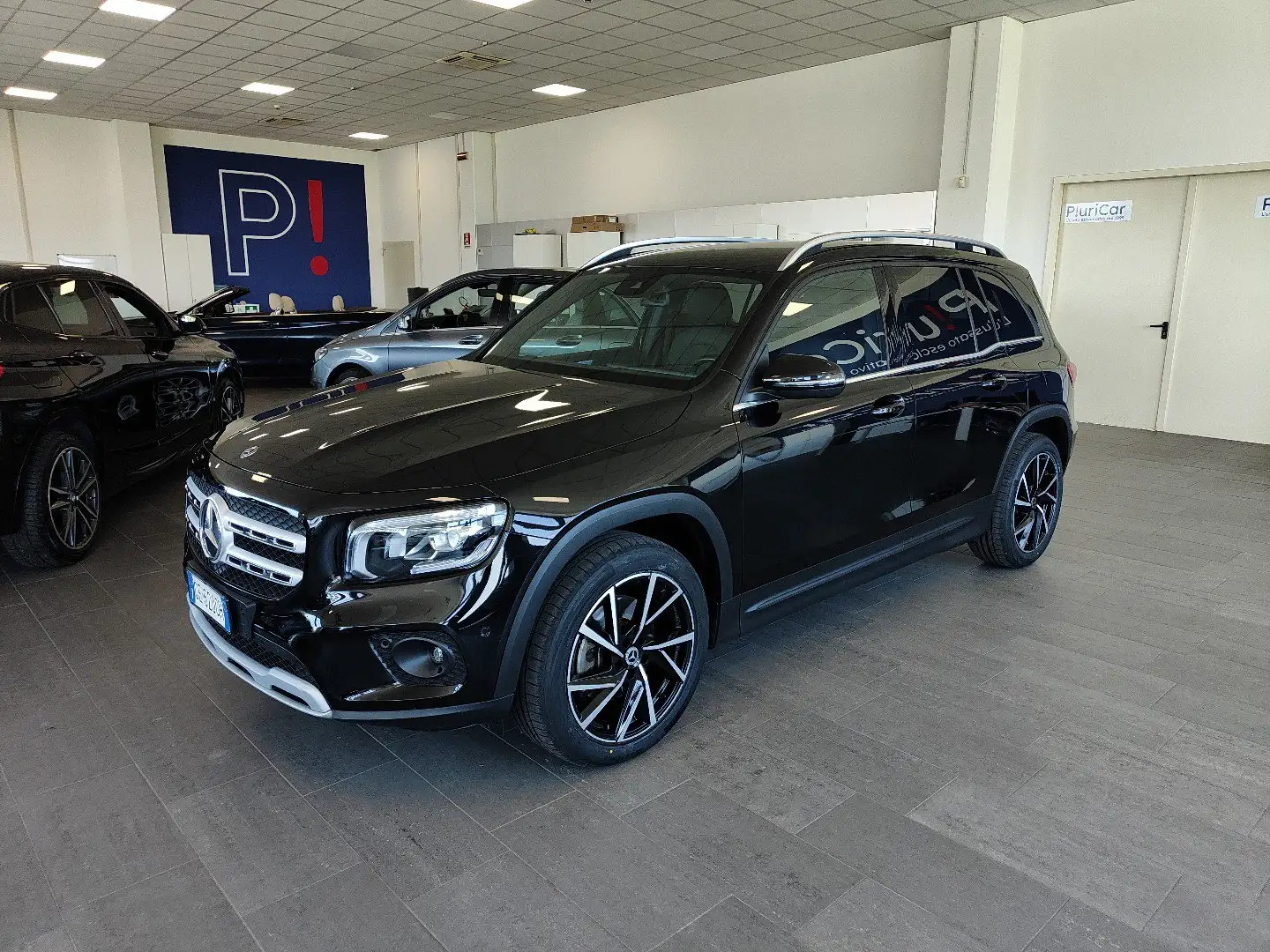 Mercedes-Benz GLB 200 d Auto Navi Camera+Sensori FariLED Cerchi19” Zwart - 1