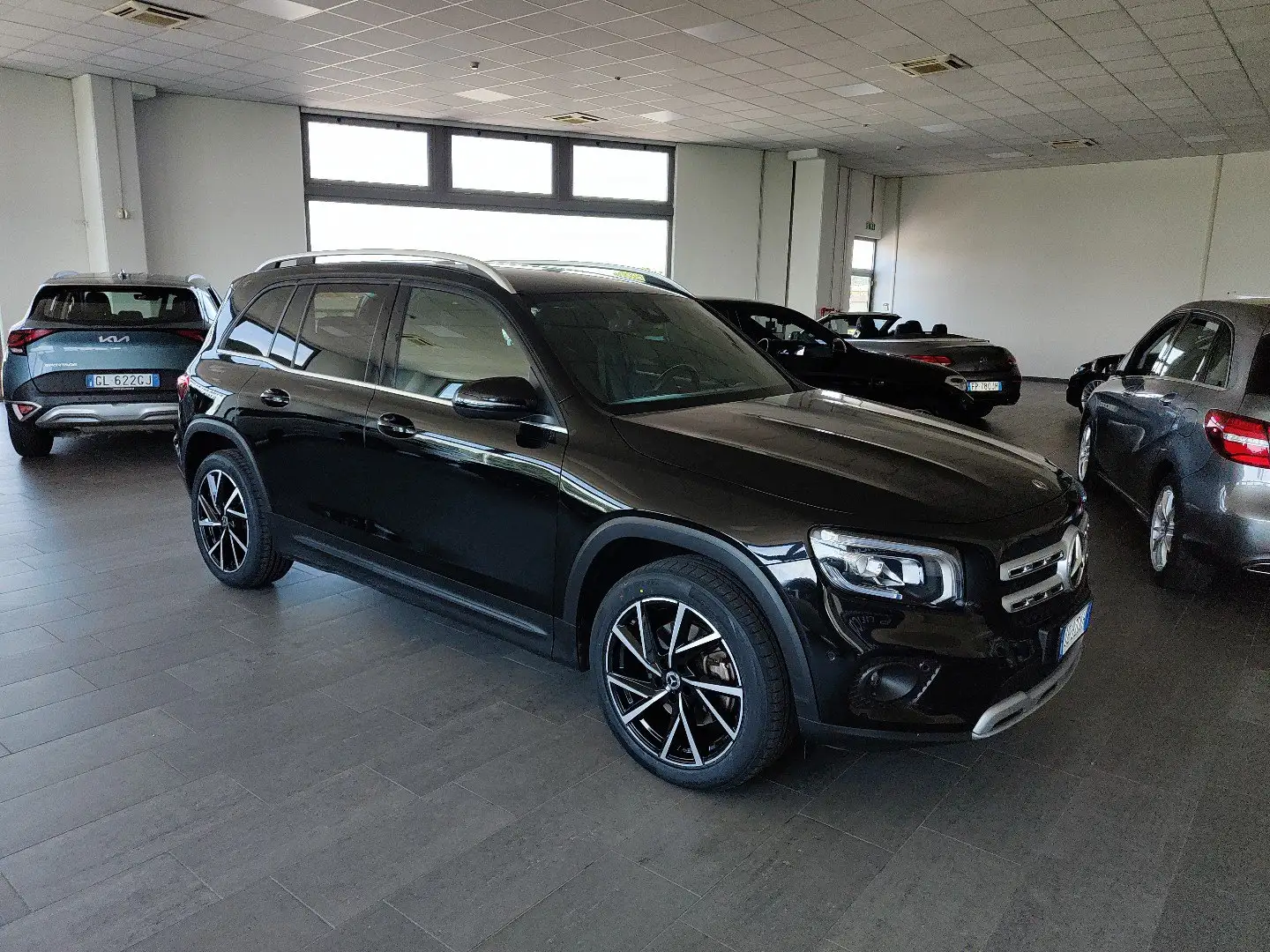 Mercedes-Benz GLB 200 d Auto Navi Camera+Sensori FariLED Cerchi19” Zwart - 2