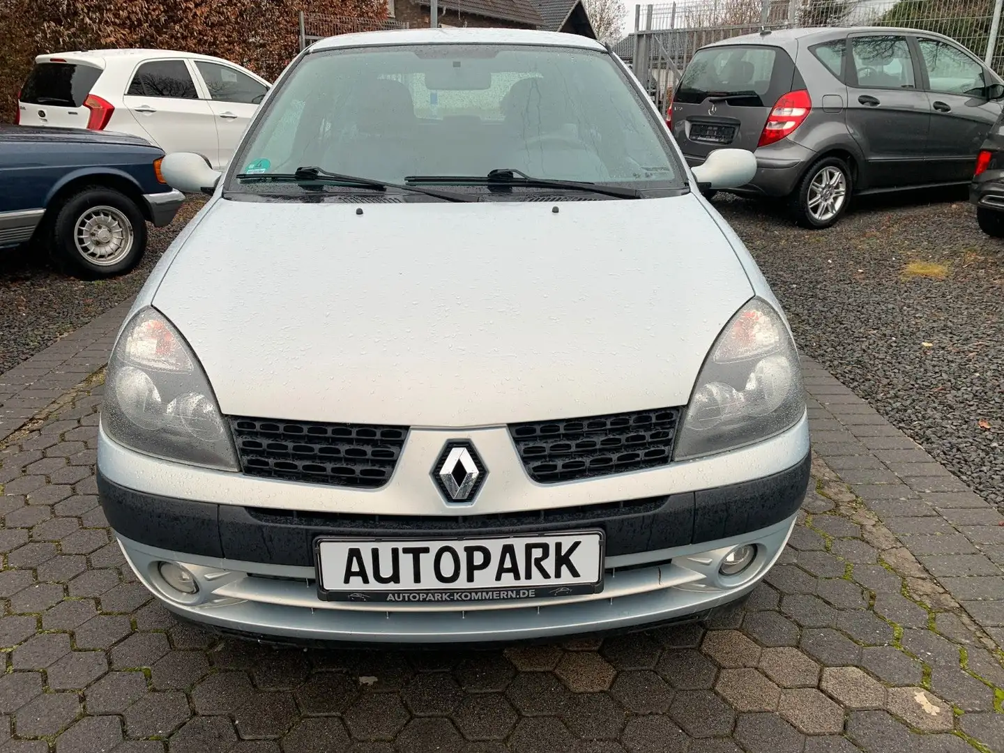 Renault Clio Initiale 1.4 16V*Automatik*Benzin Grau - 2
