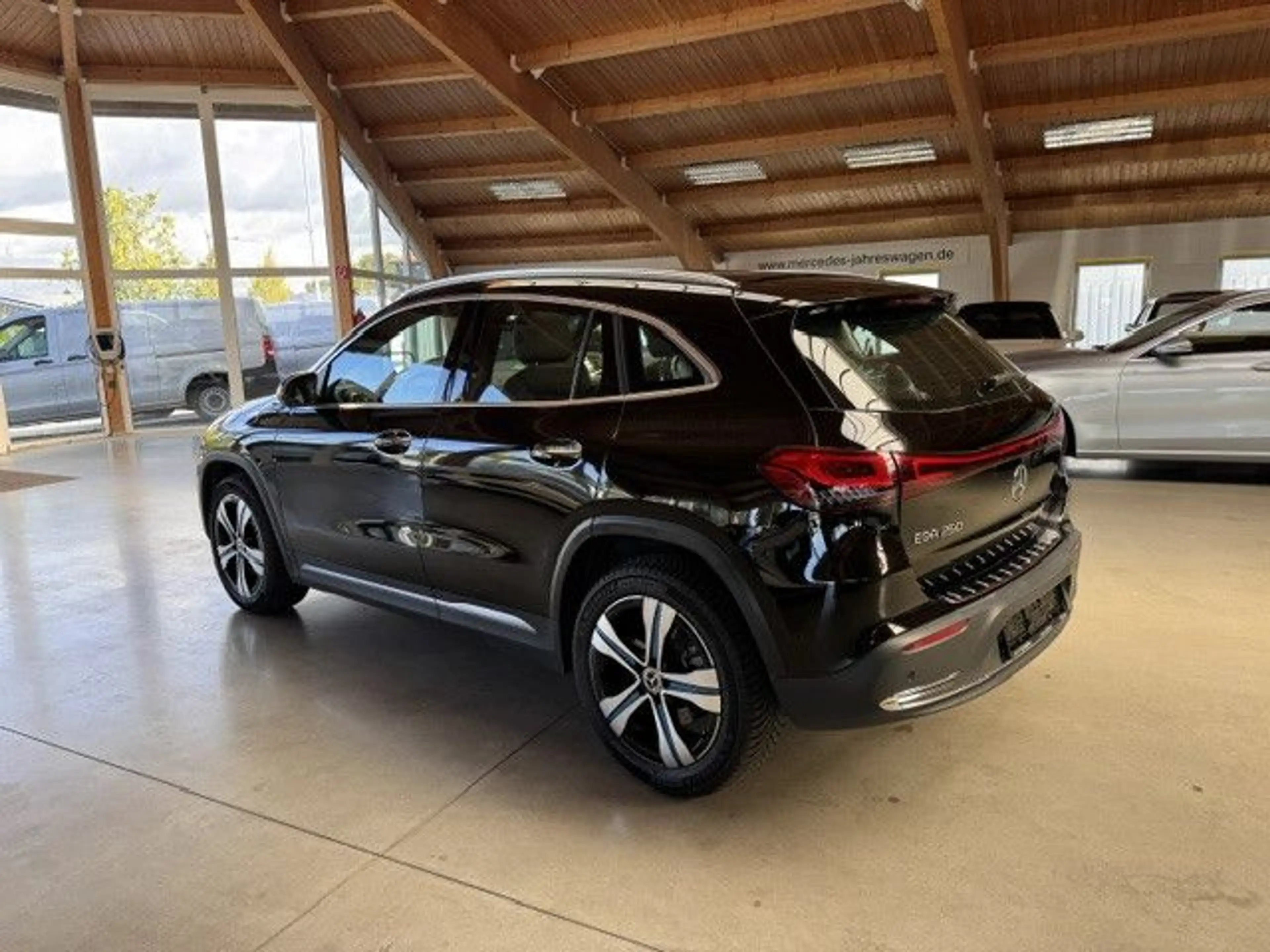 Mercedes-Benz EQA 250 Electric Art+Advanced Plus+Panorama — photo 3