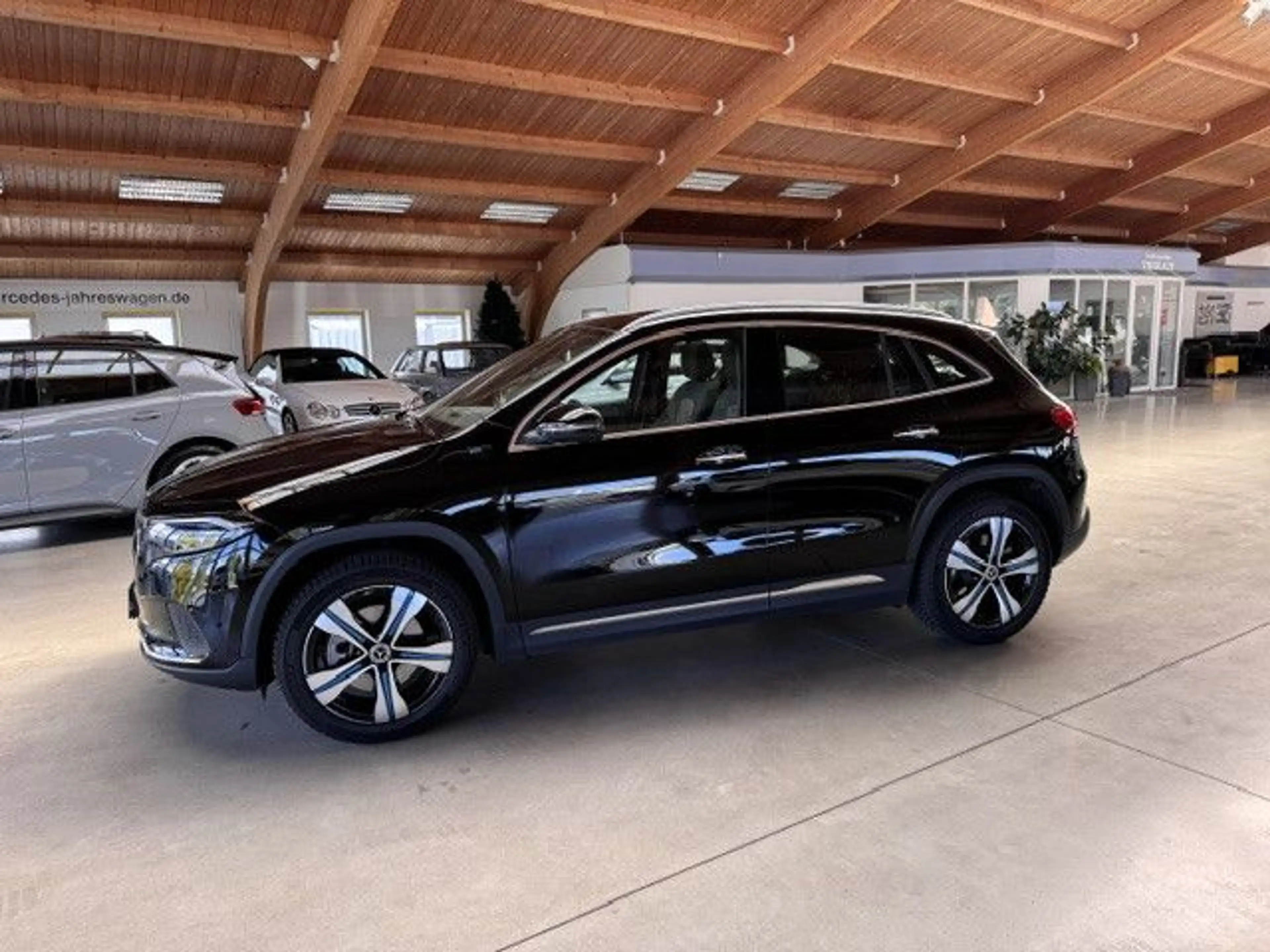 Mercedes-Benz EQA 250 Electric Art+Advanced Plus+Panorama — photo 2