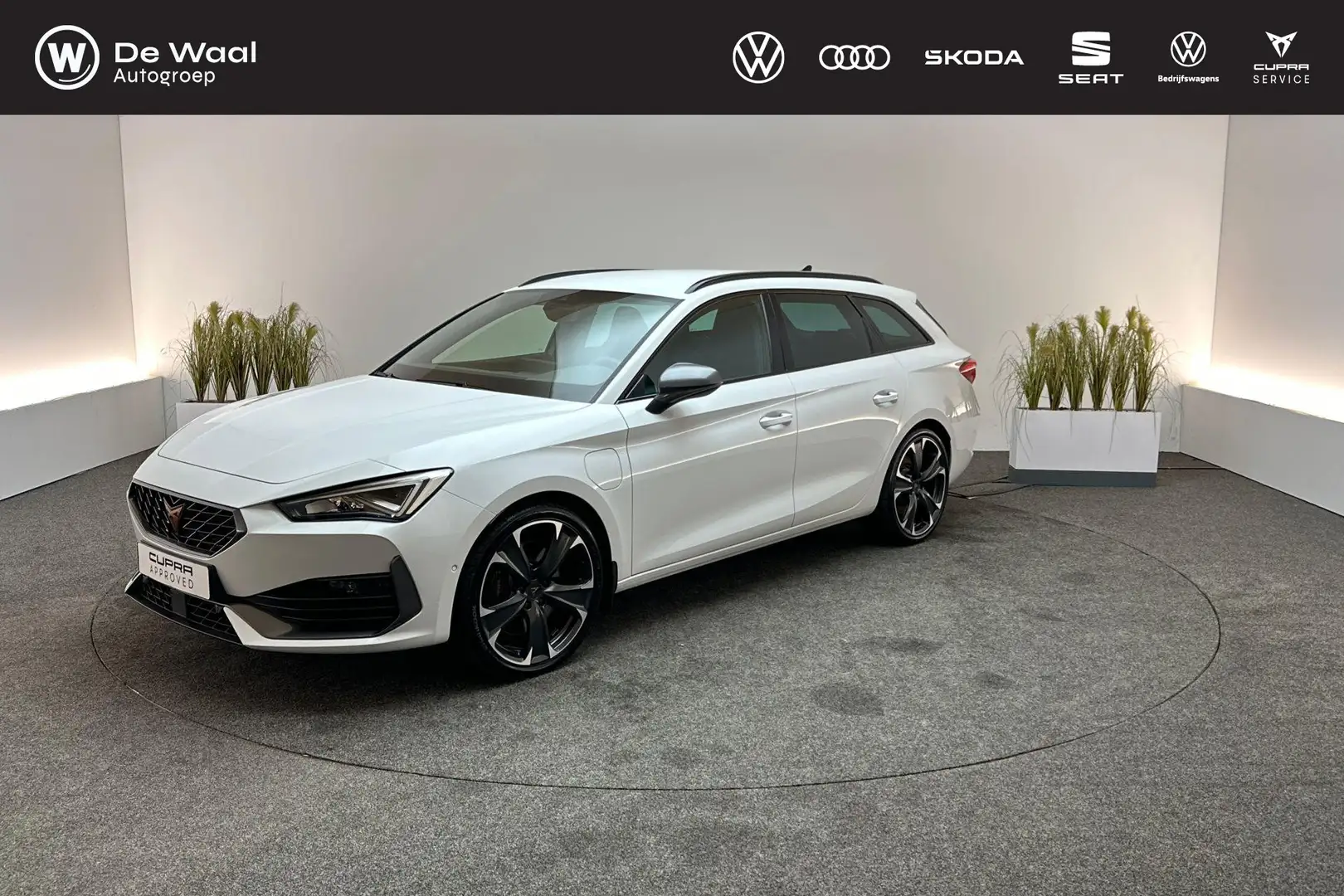 CUPRA Leon Sportstourer 1.4 245pk DSG e-Hybrid VZ Business | Wit - 1