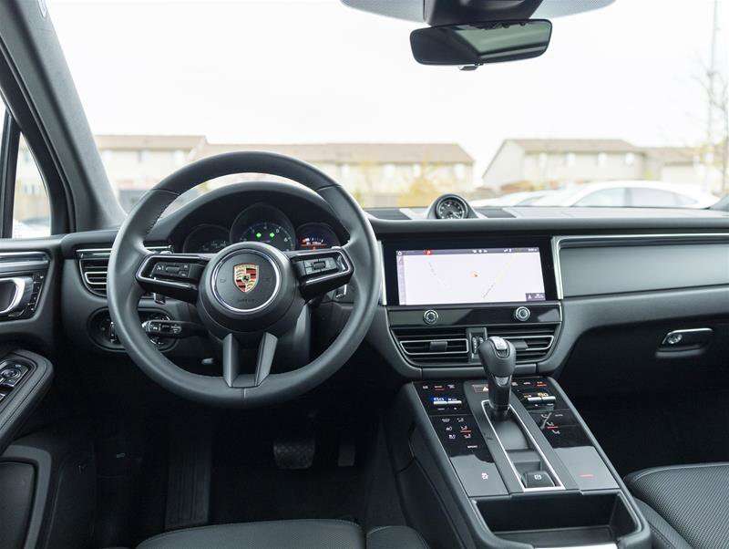 2025 Porsche Macan Base Black thumb 24