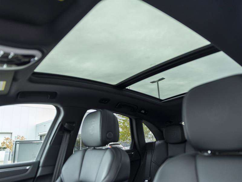 2025 Porsche Macan Base Black thumb 23