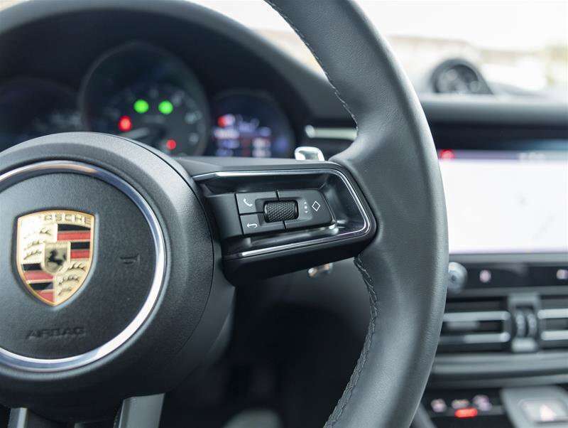2025 Porsche Macan Base Black thumb 30