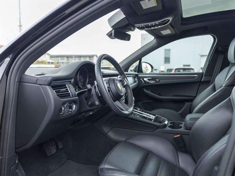 2025 Porsche Macan Base Black thumb 17