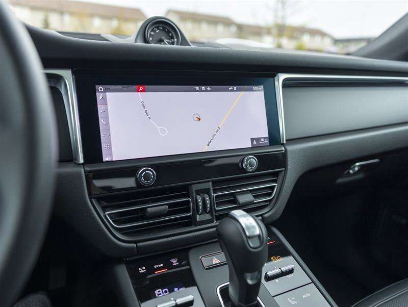 2025 Porsche Macan Base Black thumb 31