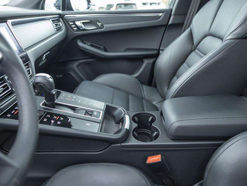 2025 Porsche Macan Base Black thumb 27