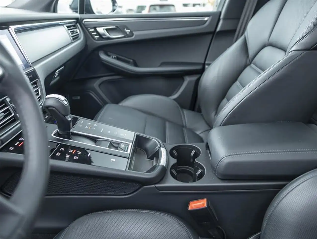 Porsche Macan снимка Porsche Macan