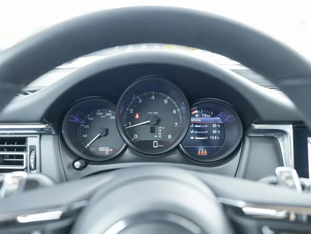 Porsche Macan снимка Porsche Macan