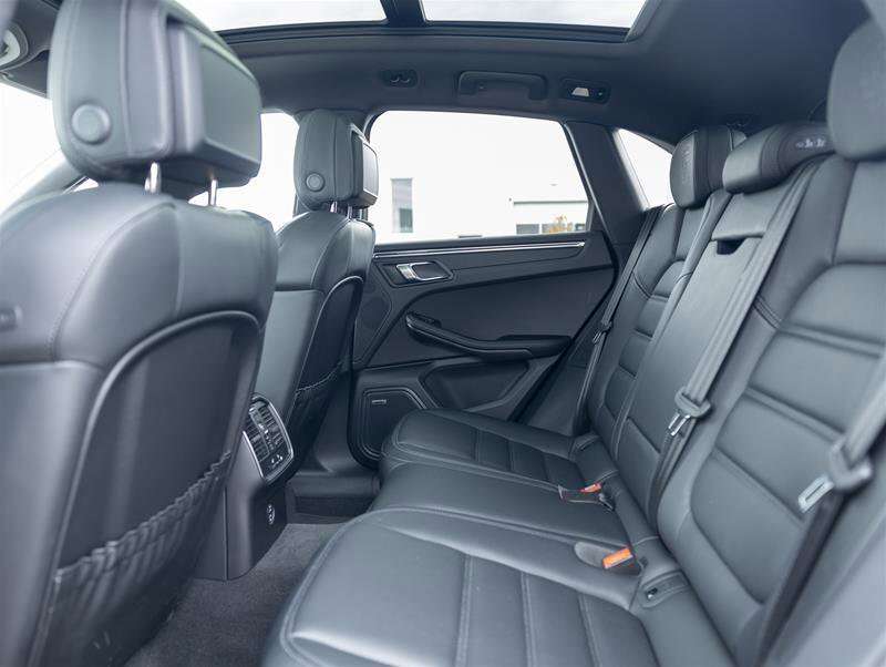 2025 Porsche Macan Base Black thumb 19