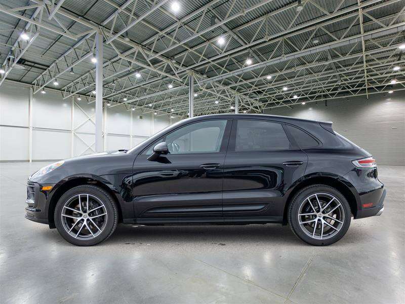 2025 Porsche Macan Base Black alt 3