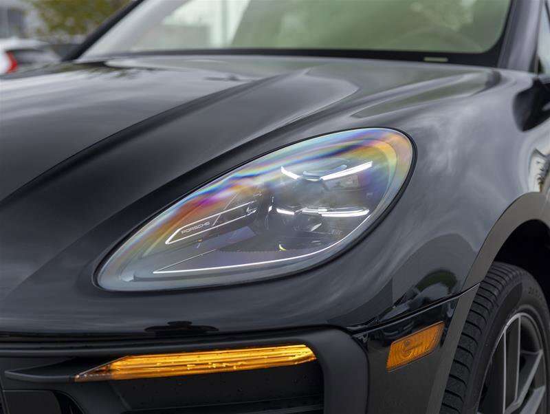 2025 Porsche Macan Base Black thumb 9