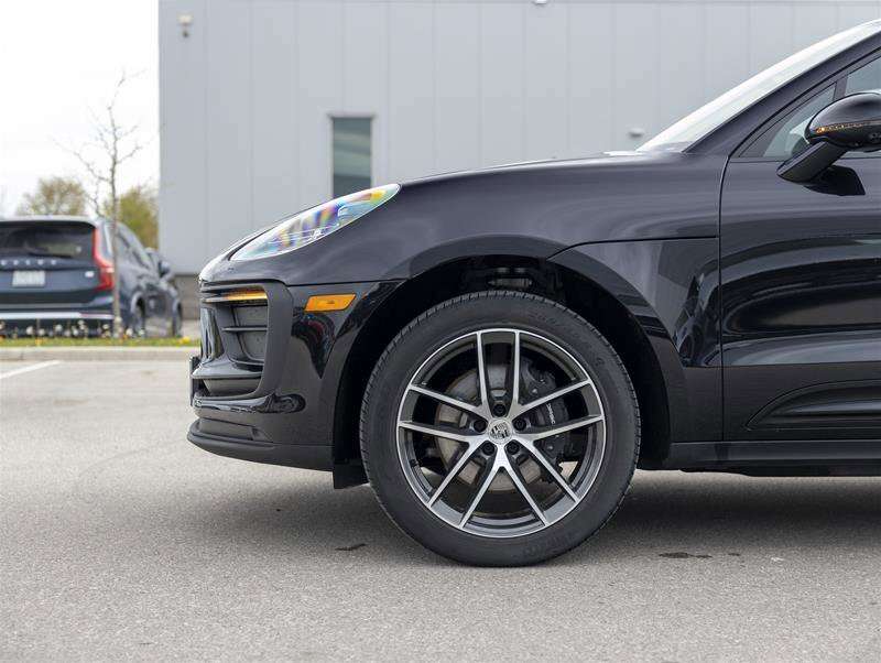 2025 Porsche Macan Base Black thumb 6