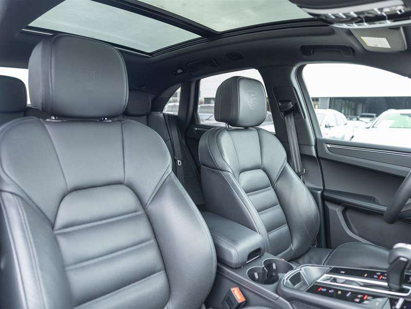 2025 Porsche Macan Base Black thumb 22
