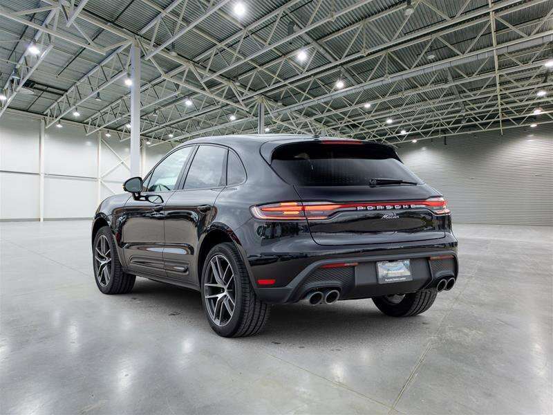 2025 Porsche Macan Base Black alt 4