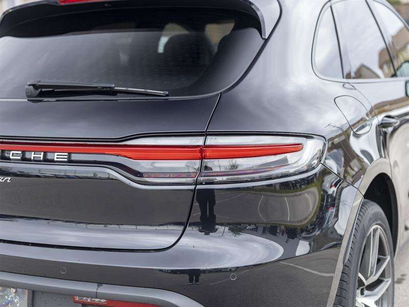 2025 Porsche Macan Base Black thumb 11