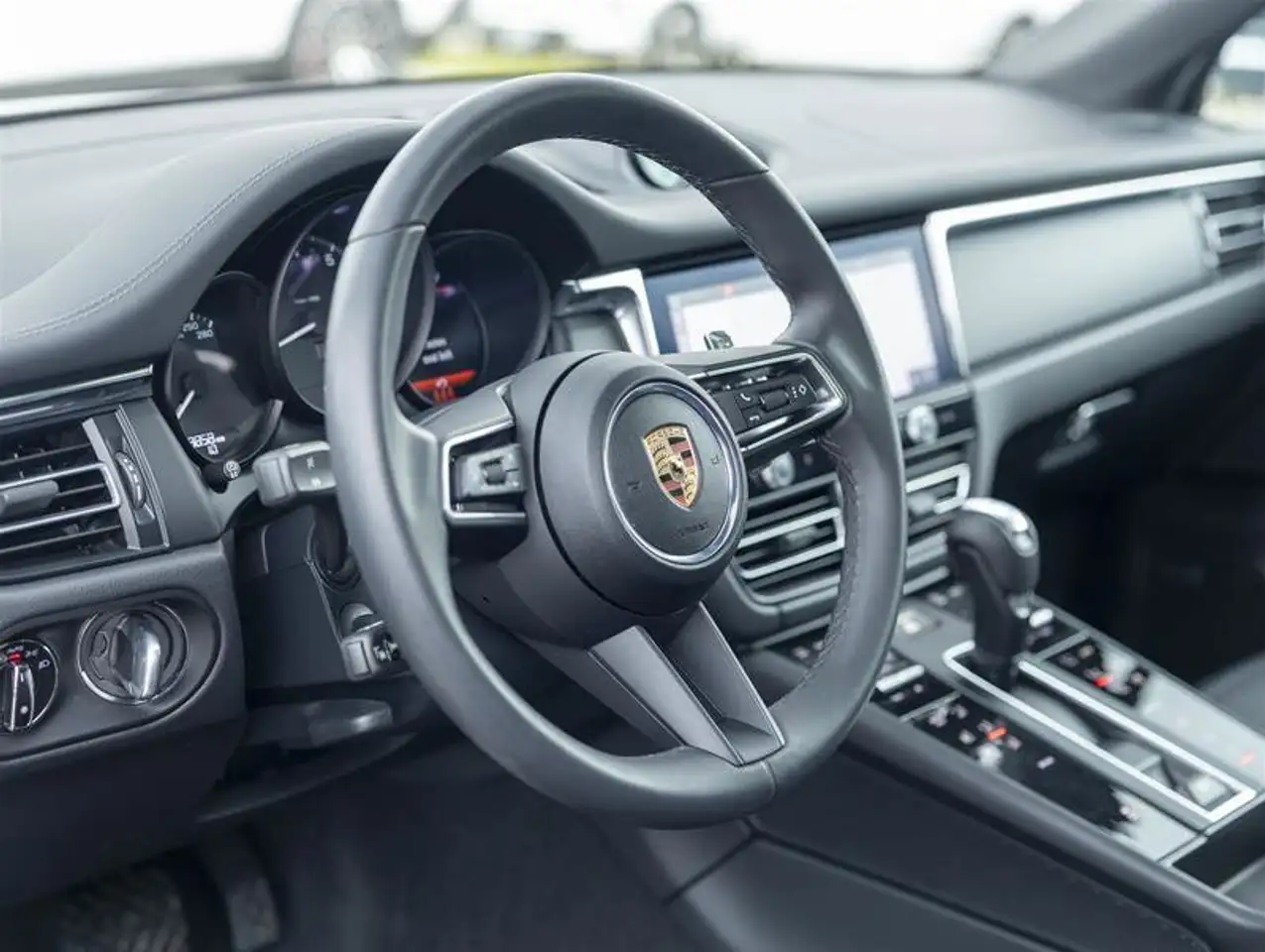 Porsche Macan снимка Porsche Macan