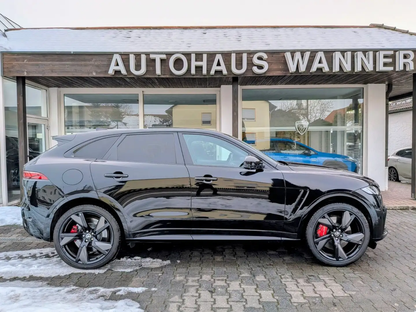 Jaguar F-Pace P550 SVR AWD *el.Panorama*Anhängkupplung* Schwarz - 2