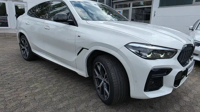 BMW X6 view 2