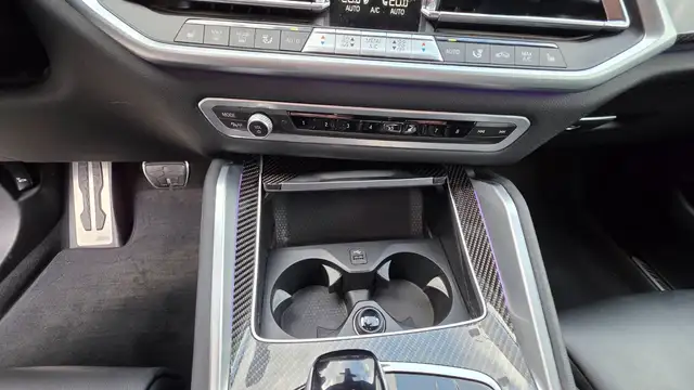 BMW X6 view 16